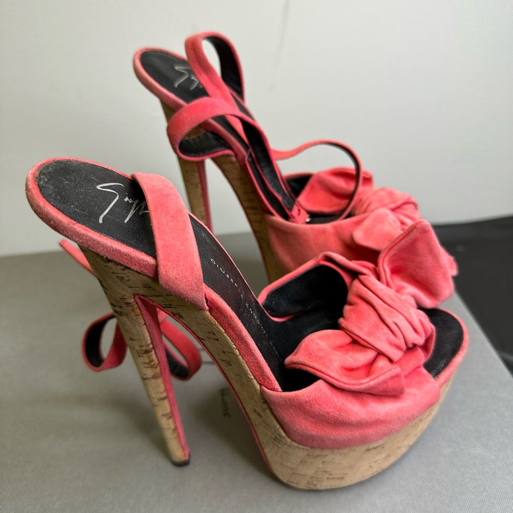 Giuseppe Zanotti Classic Bow sandal size 38 Cork and Salmon color